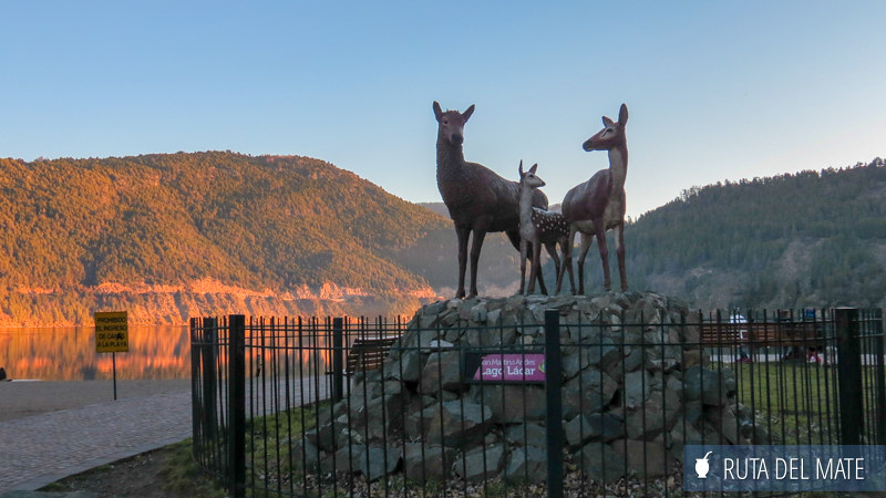 Monumento a los ciervos en la costanera de San martín de los Andes