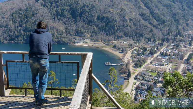 Juan de Ruta del Mate observando las vistas de San martín de los Andes