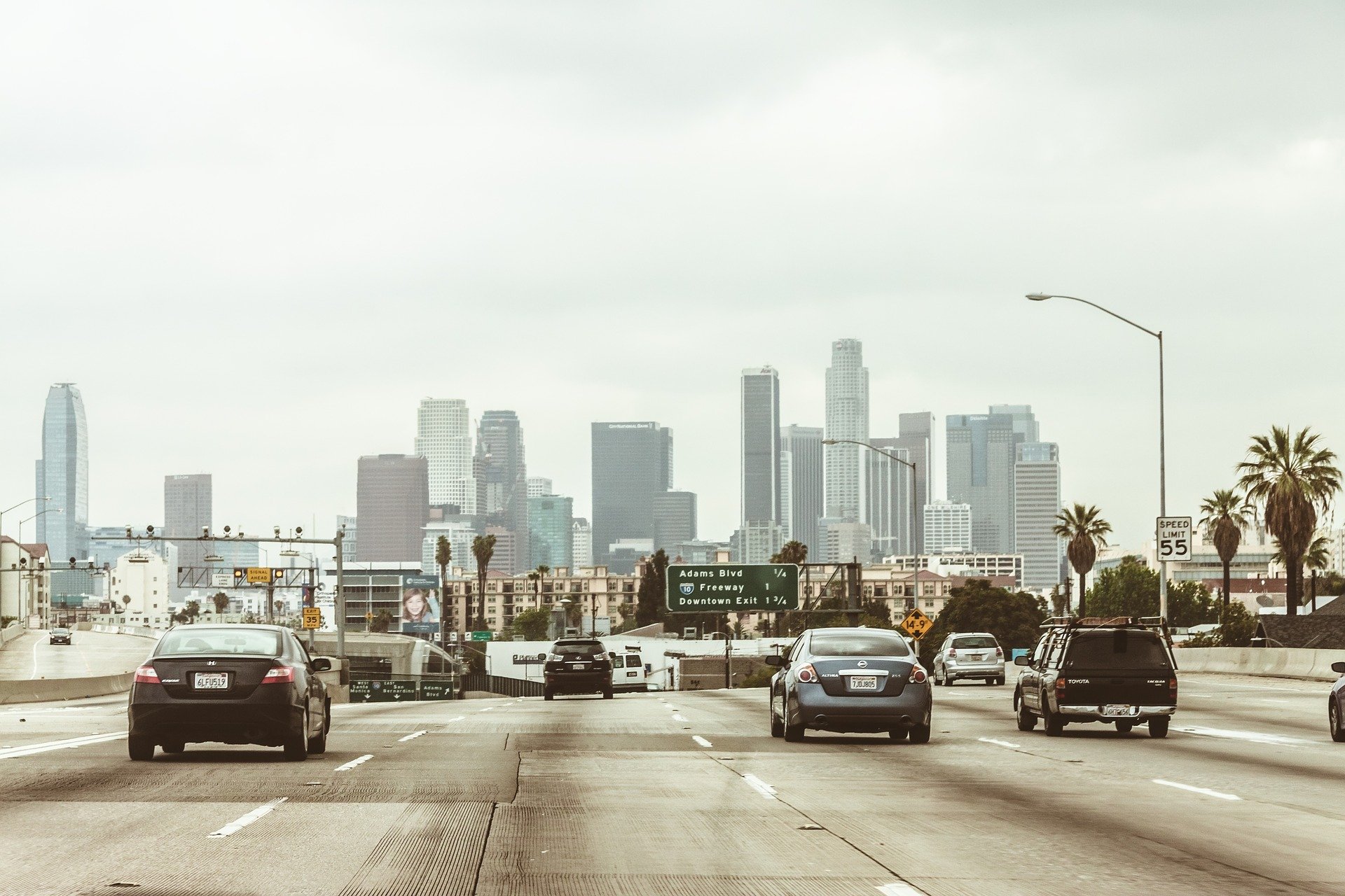 Por qué alquilar un auto en Los Ángeles - Imagen obtenida de: https://pixabay.com/images/id-2679490/