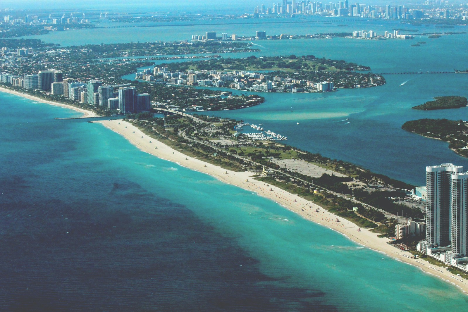 ALQUILAR un AUTO BARATO en MIAMI, comparadores 8 Miami desde el cielo