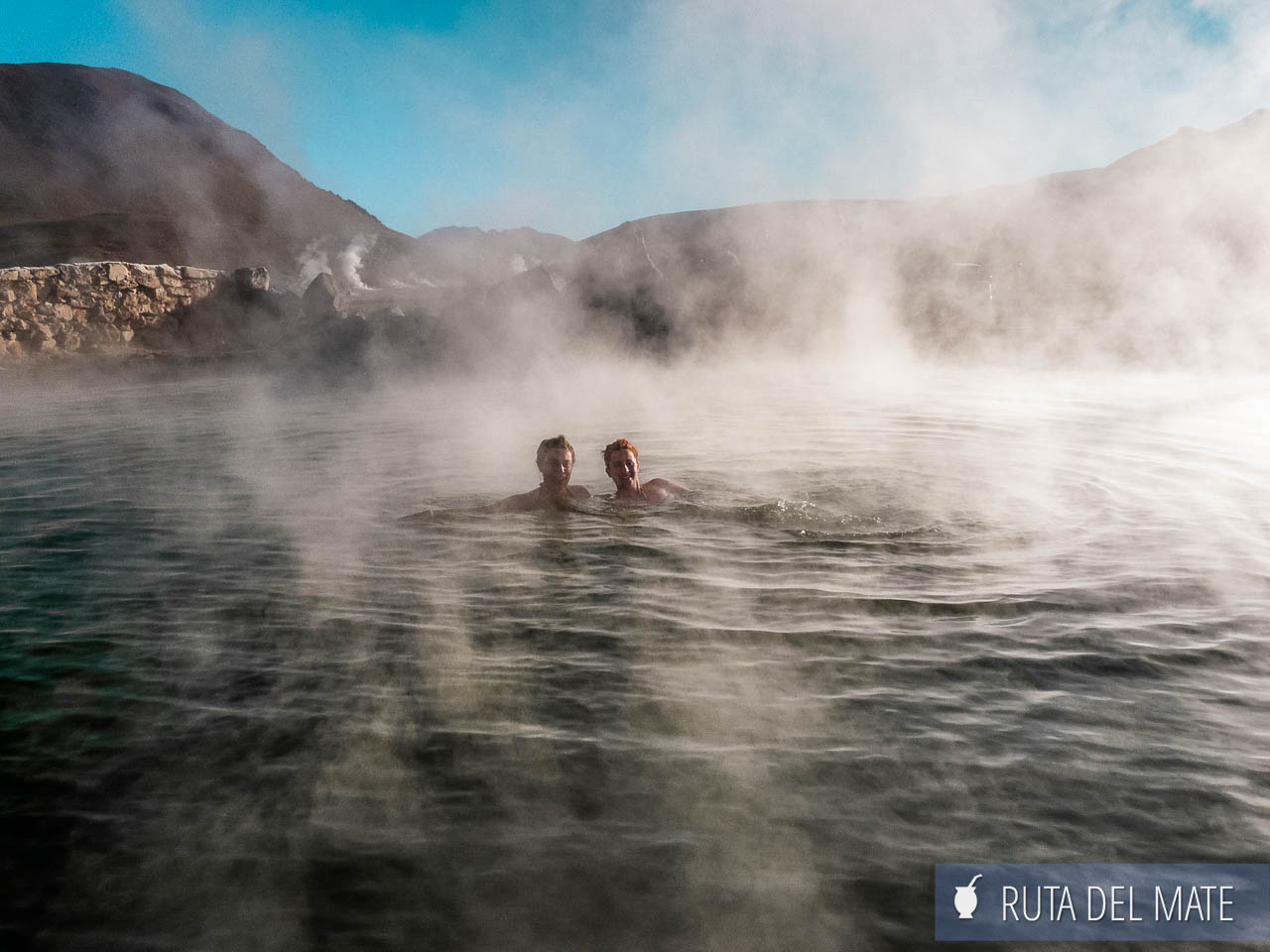 ¿Qué VER en SAN PEDRO DE ATACAMA? 7 lugares imperdibles 12 Sumergidas en las aguas termales de los Geisers del Tatio